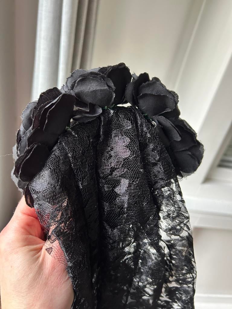 Haarband weduwe, sluier met bloemen en kant, Ophalen of Verzenden, Zo goed als nieuw, Meisje
