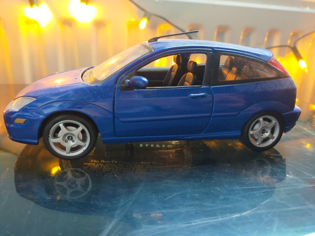 1:24 Ford Focus ST SVT - Maisto, Ophalen of Verzenden, Zo goed als nieuw, Auto, Maisto