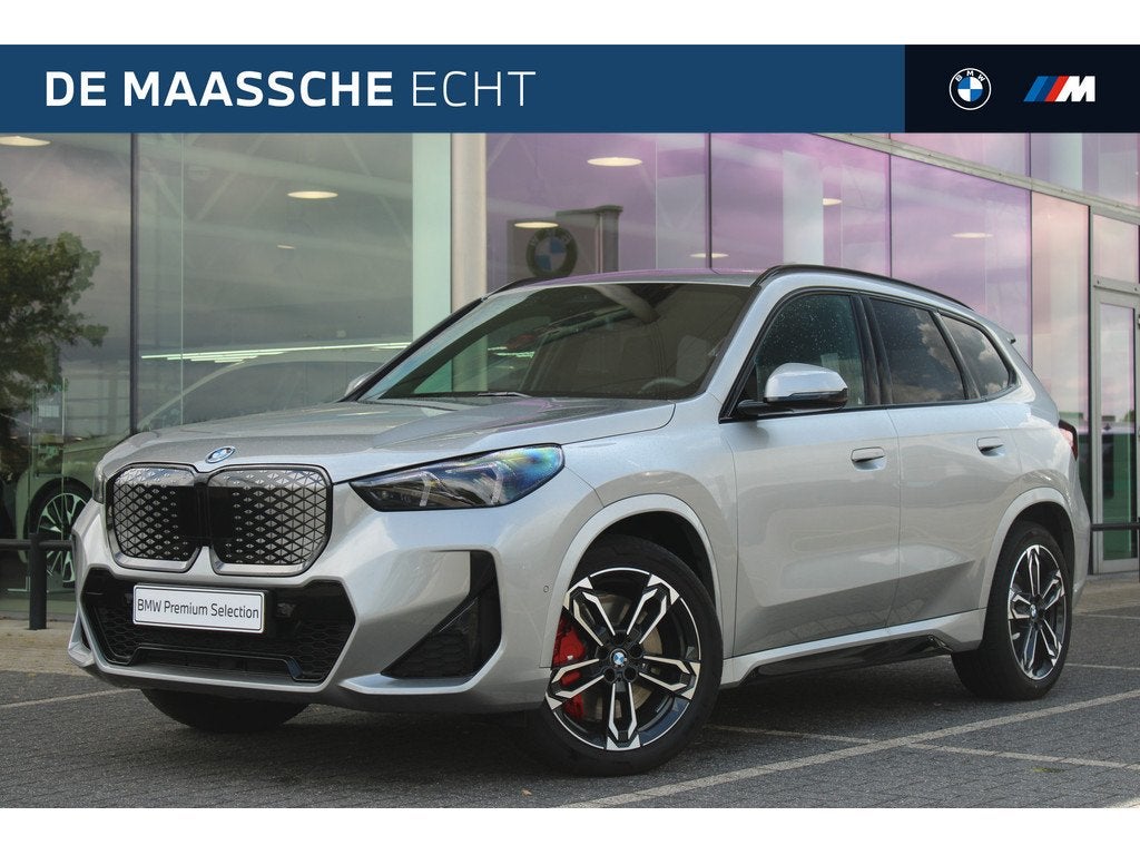 BMW iX1 eDrive20 M Sport / Trekhaak / Sportstoelen / Achteru, Auto's, BMW, Origineel Nederlands, 420 min, 204 pk, Zilver of Grijs