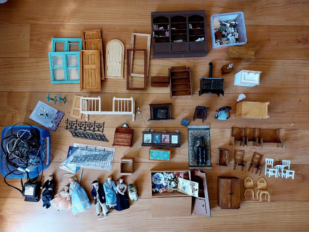 Grote collectie poppenhuismeubels en accessoires, Ophalen, Gebruikt, Poppenhuis