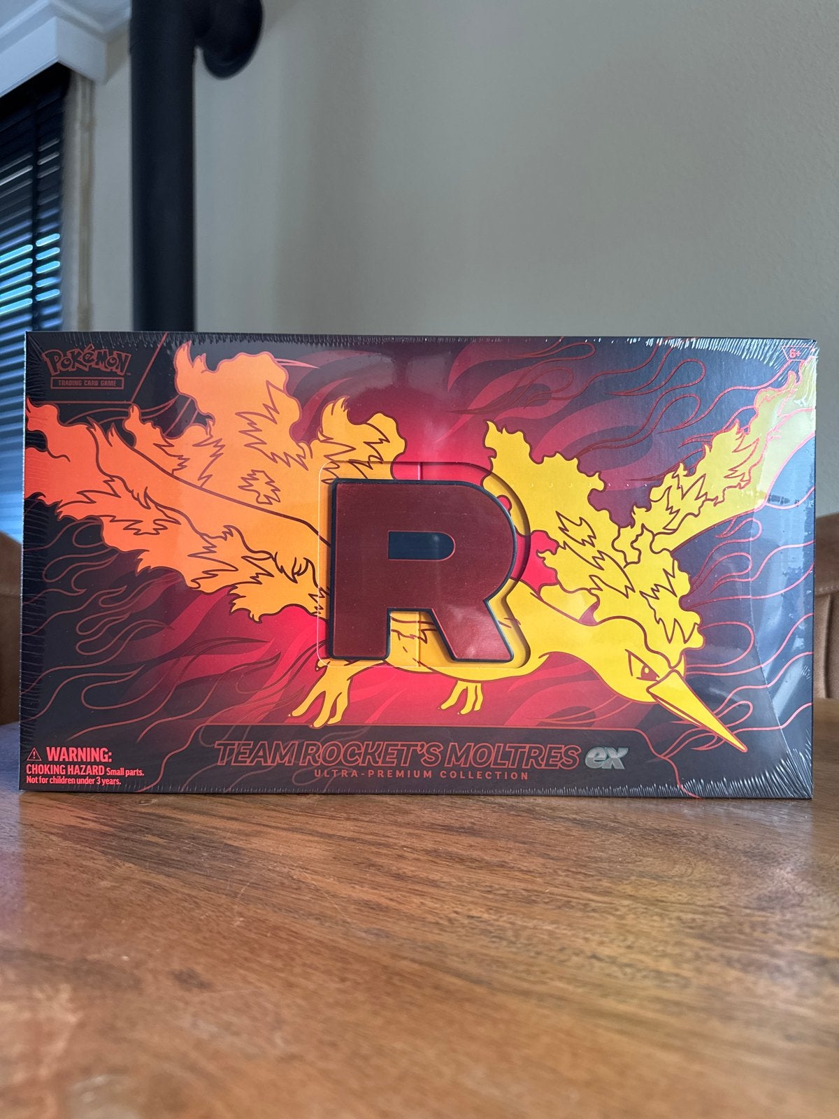 Pokémon Team Rocket's Moltres ex Ultra-Premium Collection, Ophalen of Verzenden, Nieuw, Overige typen, Foil