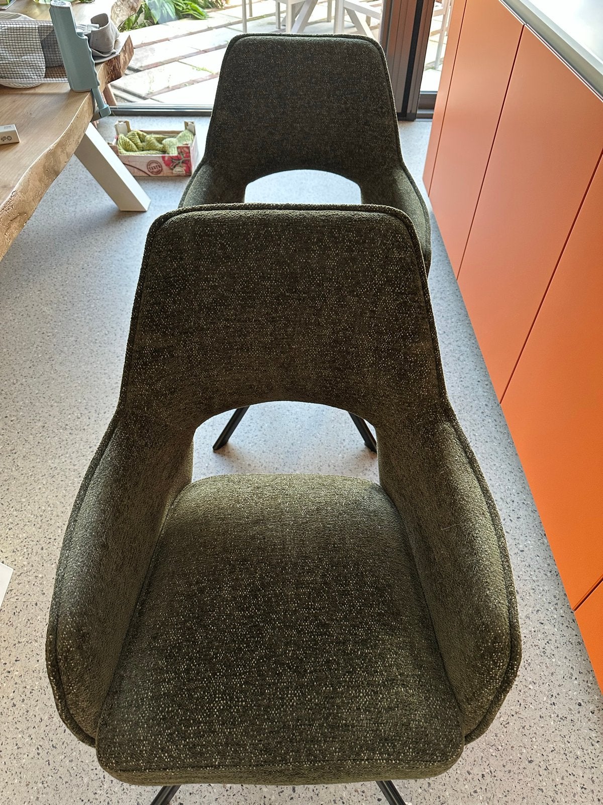 Twee comfortabele draaibare eetkamerstoelen - ZGAN, Huis en Inrichting, Stoelen, Ophalen, Twee, Overige kleuren, Zo goed als nieuw