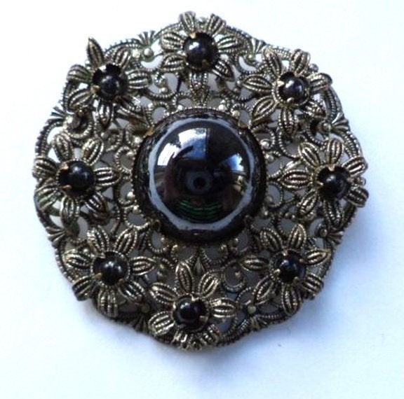 Aparte antieke Tsjechische filigrain Rouwbroche zwart glas, Sieraden, Tassen en Uiterlijk, Antieke sieraden, Ophalen, Overige materialen