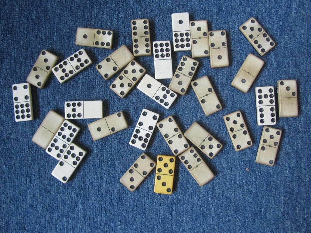 31 Oude Dominostenen, Antiek en Kunst, Antiek | Speelgoed, Ophalen of Verzenden