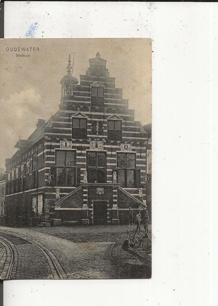 Oudewater Stadhuis met spoor 1-8-1908, Ophalen of Verzenden, Voor 1920, Gelopen, Zuid-Holland