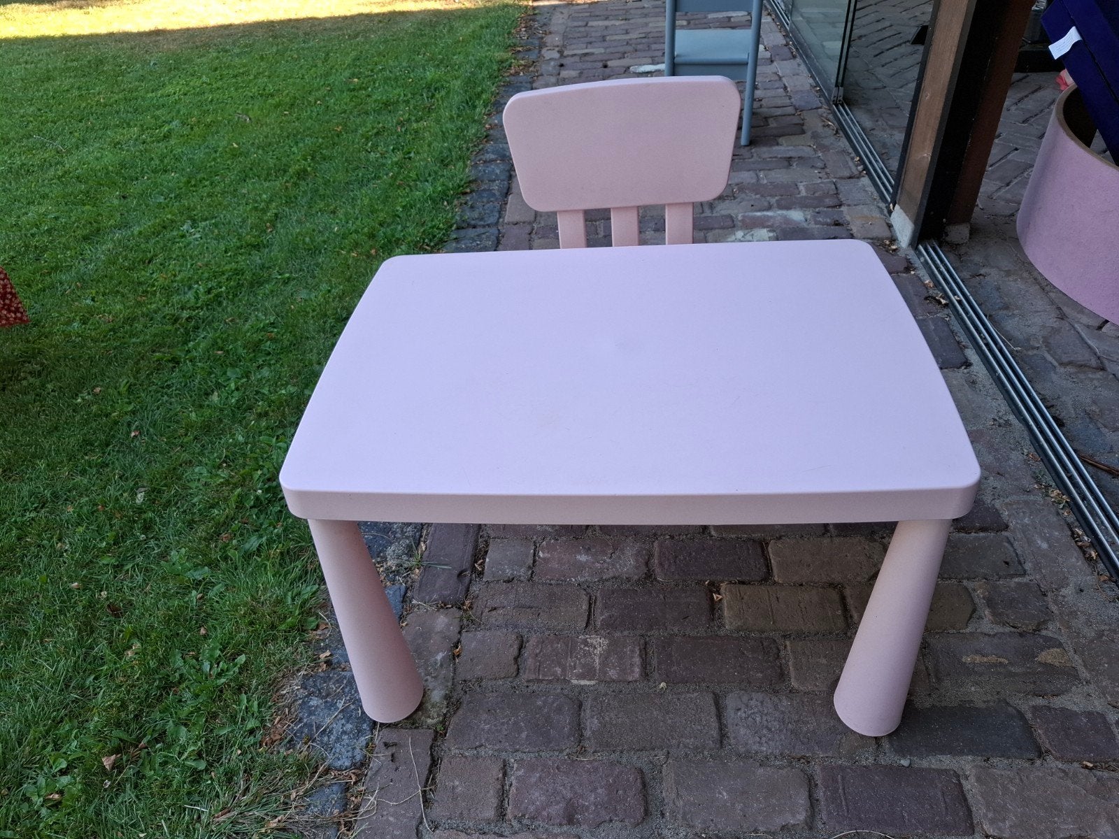Roze ikea mammut kindertafel met stoel, Ophalen, Gebruikt, Tafel(s) en Stoel(en)