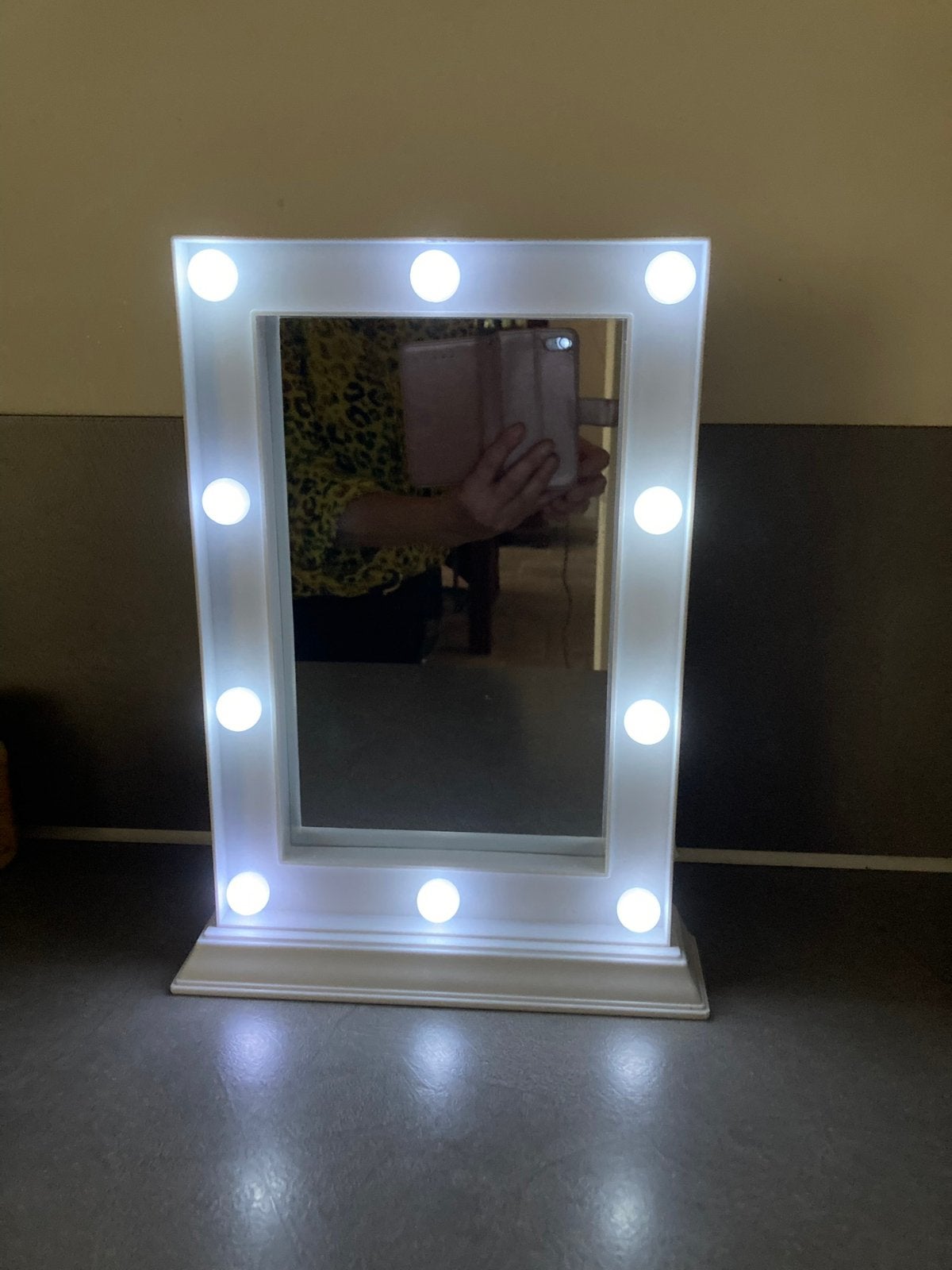 Spiegel met led verlichting 25 x 33 cm, Ophalen, Zo goed als nieuw, Gehele gezicht