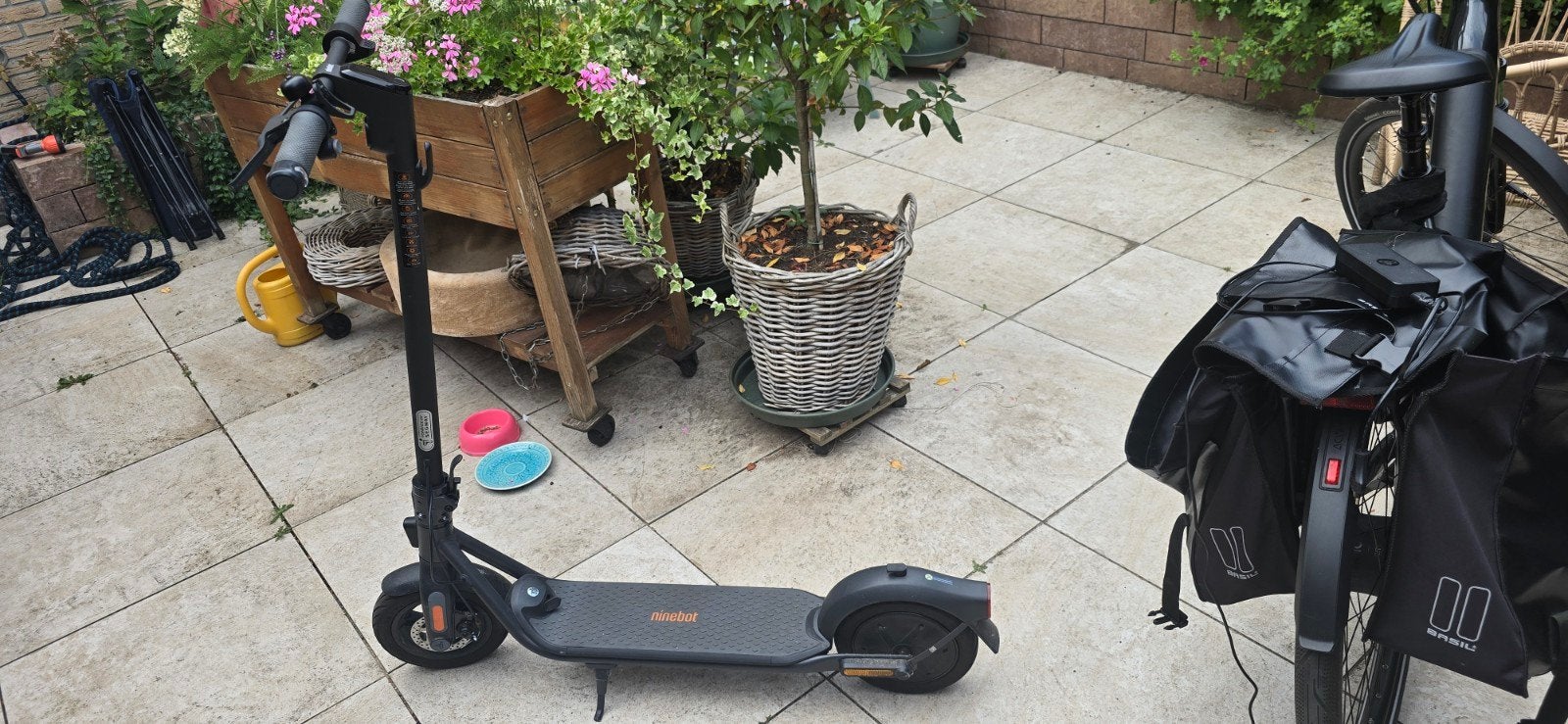 Ninebot kickscooter F2, Fietsen en Brommers, Steps, Ophalen, Zo goed als nieuw, Elektrische step (E-scooter)