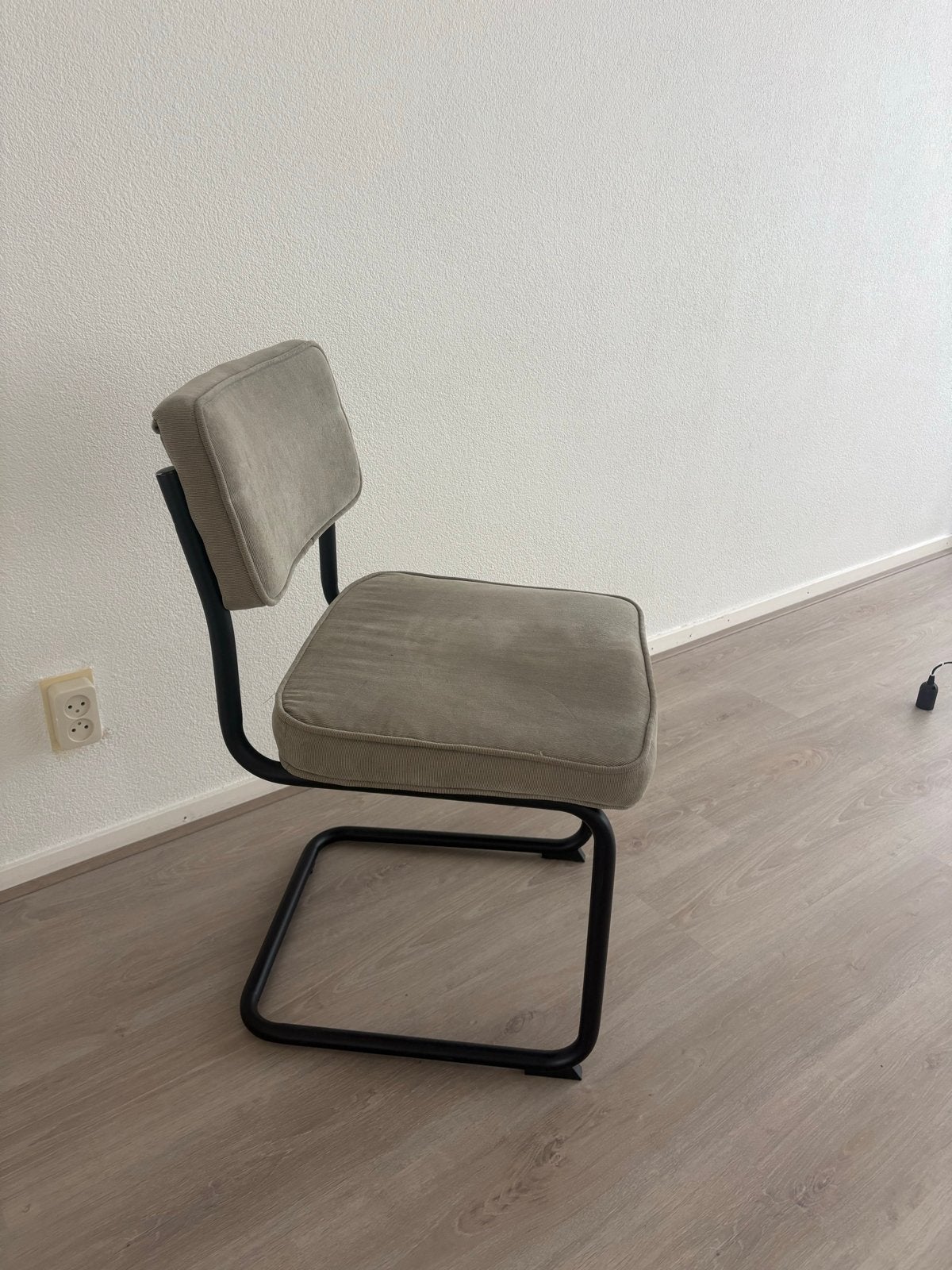 6 Comfortabele eetkamerstoel - Grijze stof met zwart metaal, Huis en Inrichting, Stoelen, Ophalen, Gebruikt, Eén, Stof