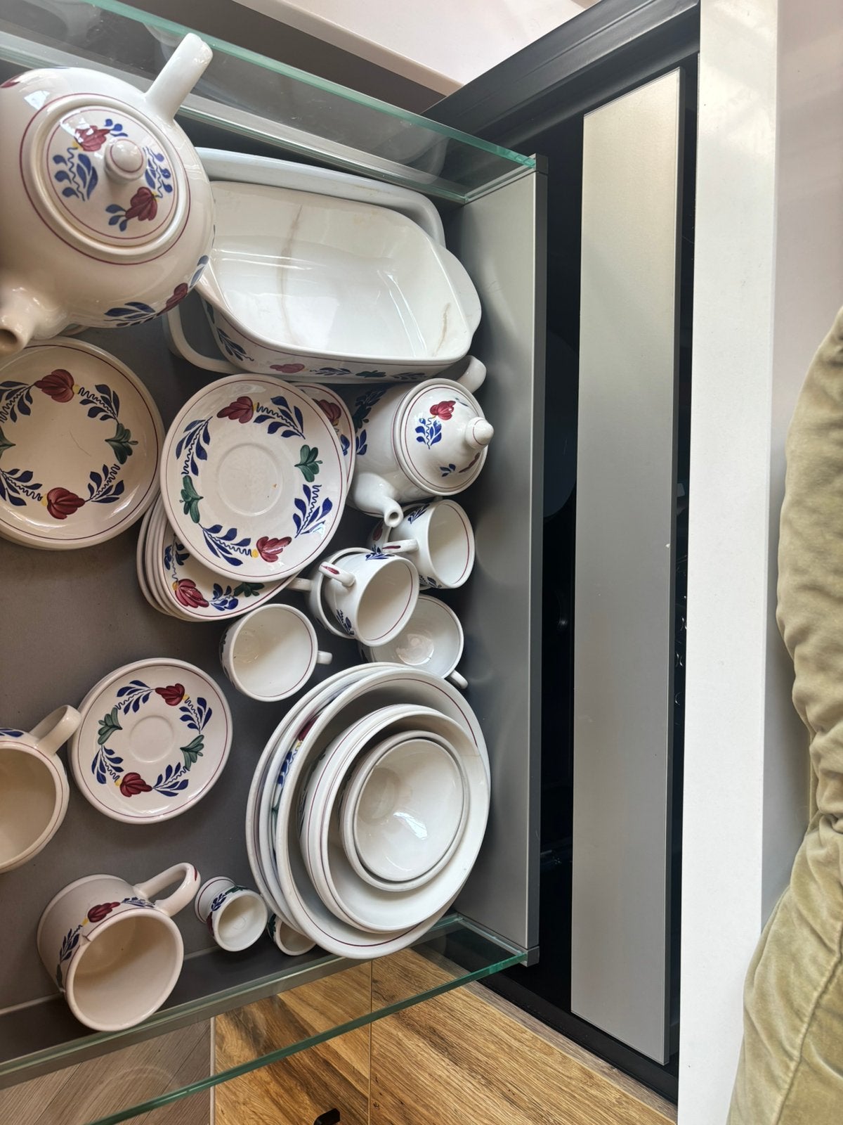 Grote partij boerenbond servies, Ophalen