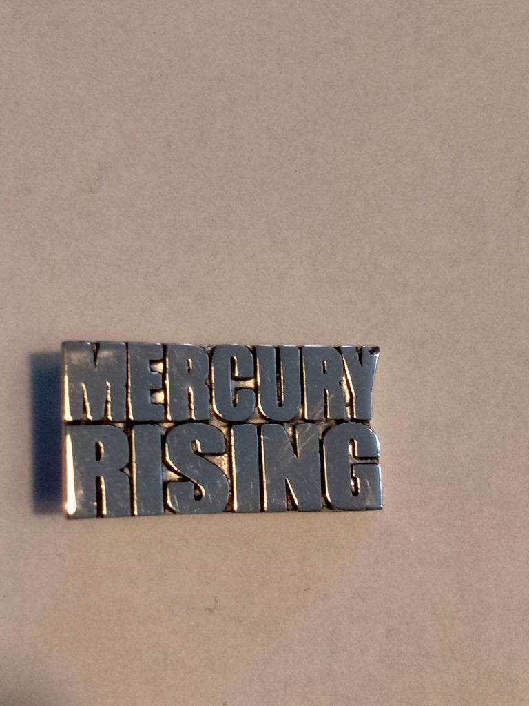 Mercury Rising Bruce Willis film tv vintage logo pin RARE, Verzamelen, Ophalen of Verzenden, Gebruikt, Overige onderwerpen