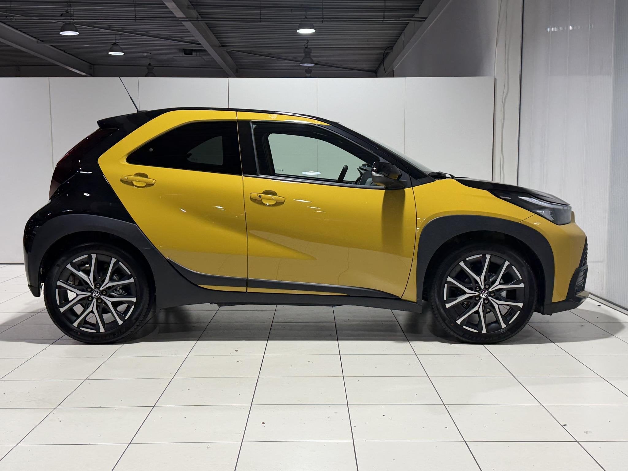 Toyota Aygo X Hybrid 115 GR Sport JBL-AUDIO , 18'' LM-VELGEN, Dealer onderhouden, Stof, Euro 6, Overige kleuren