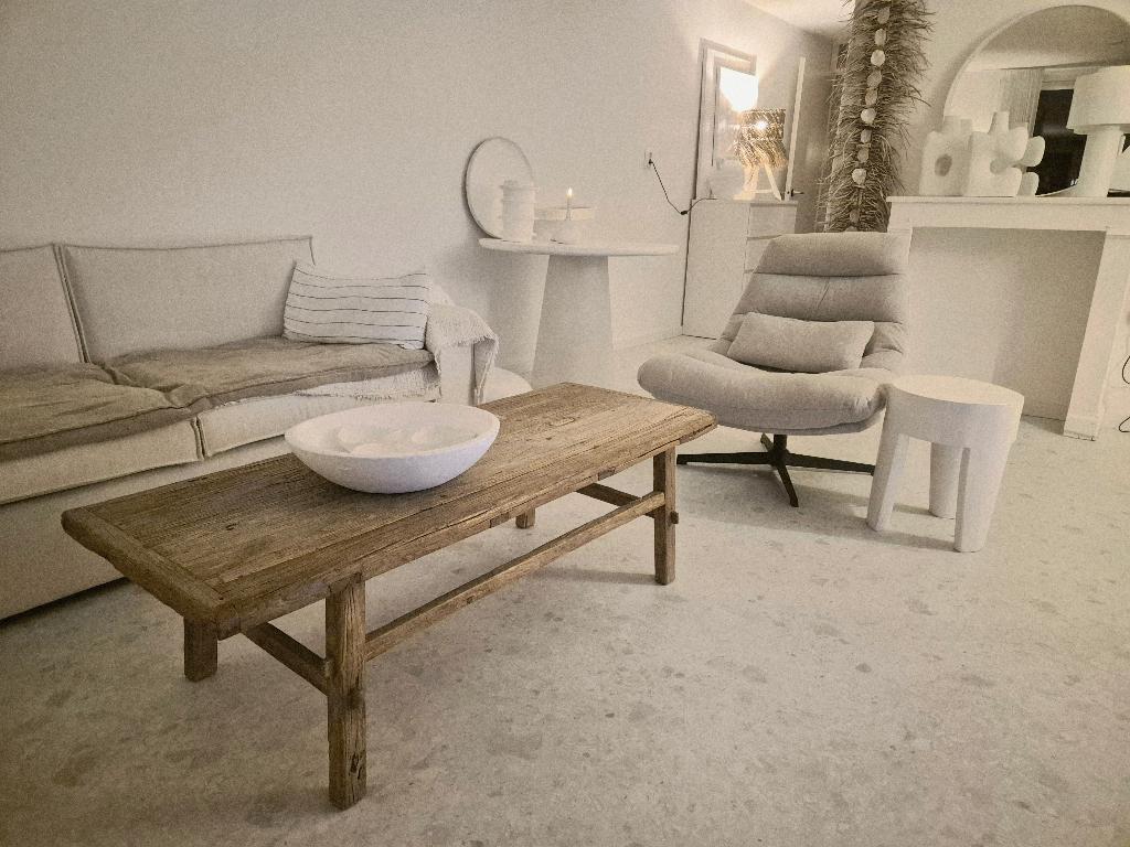 Elmwood houten oude salontafel van Woontheater Loods 5 Loft, Ophalen, VT Wonen Loft Japandi Hoffz Rene Houtman Looiershuis Woontheater