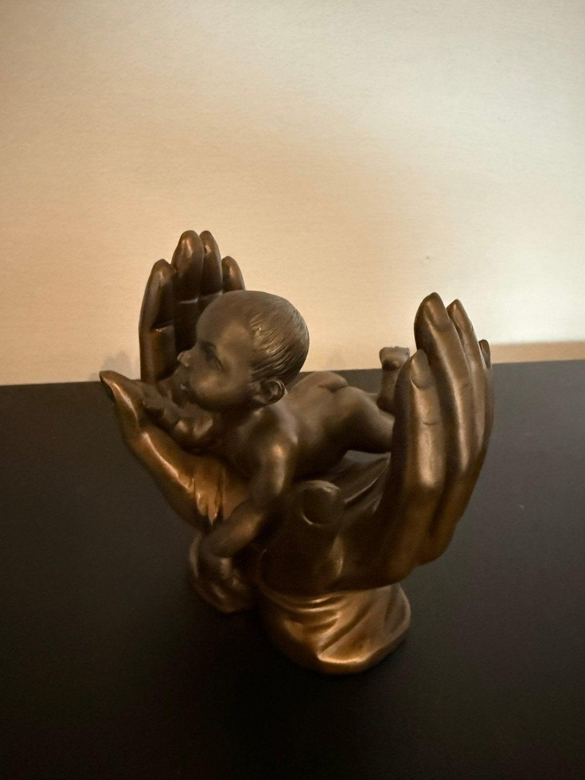 *Beeldje handen met baby *, Antiek en Kunst, Ophalen