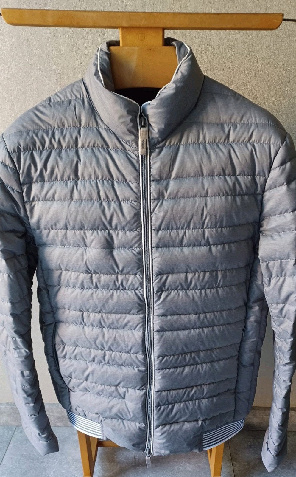Armani Exchange tussenjas  maat M eenden dons en veren, Maat 48/50 (M), Ophalen of Verzenden, Zo goed als nieuw, Grijs