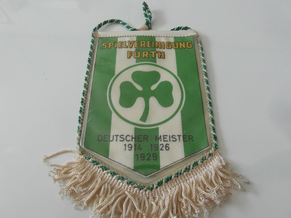 voetbal klein vaantje SpVgg Greuther Fürth duitsland 14 cm, Ophalen of Verzenden, Zo goed als nieuw, Buitenlandse clubs, Vaantje of Sjaal