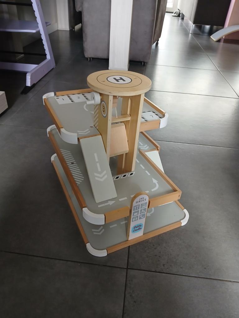 Houten Parkeergarage met Helikopterplatform, Ophalen of Verzenden, Gebruikt