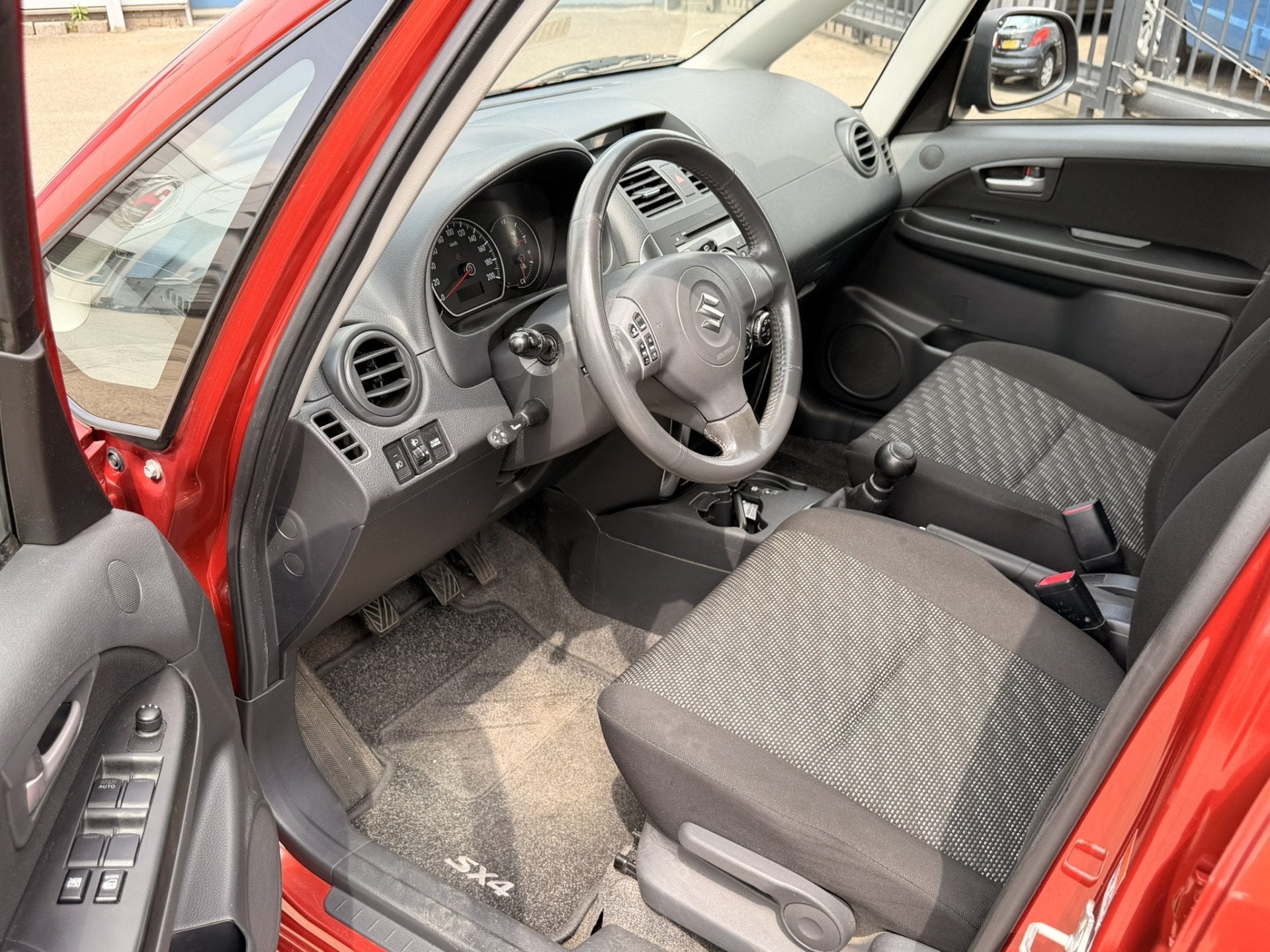 Suzuki SX4 1.6 Shogun, AIRCO, APK TOT 18-05-27, 4X ELEK-RAME, Gebruikt, 49 €/maand, Handgeschakeld, Grijs