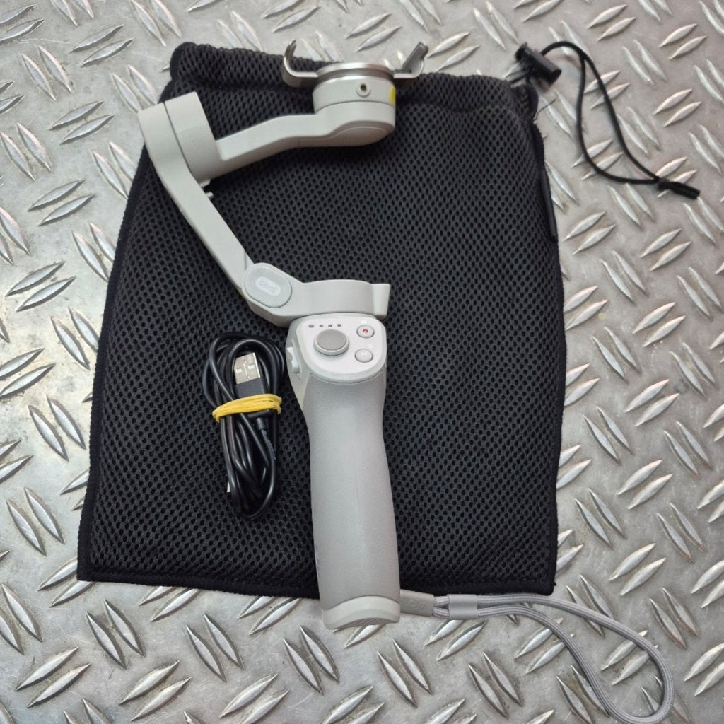 DJI Osmo Mobile 4 Gimbal met tasje en kabel Betaal in3!, Audio, Tv en Foto, Actiecamera's, DJI, Gebruikt, Inform@dji.com, DJI Sky City
No. 55 Xianyuan Road
Nanshan District, Shenzhen
China