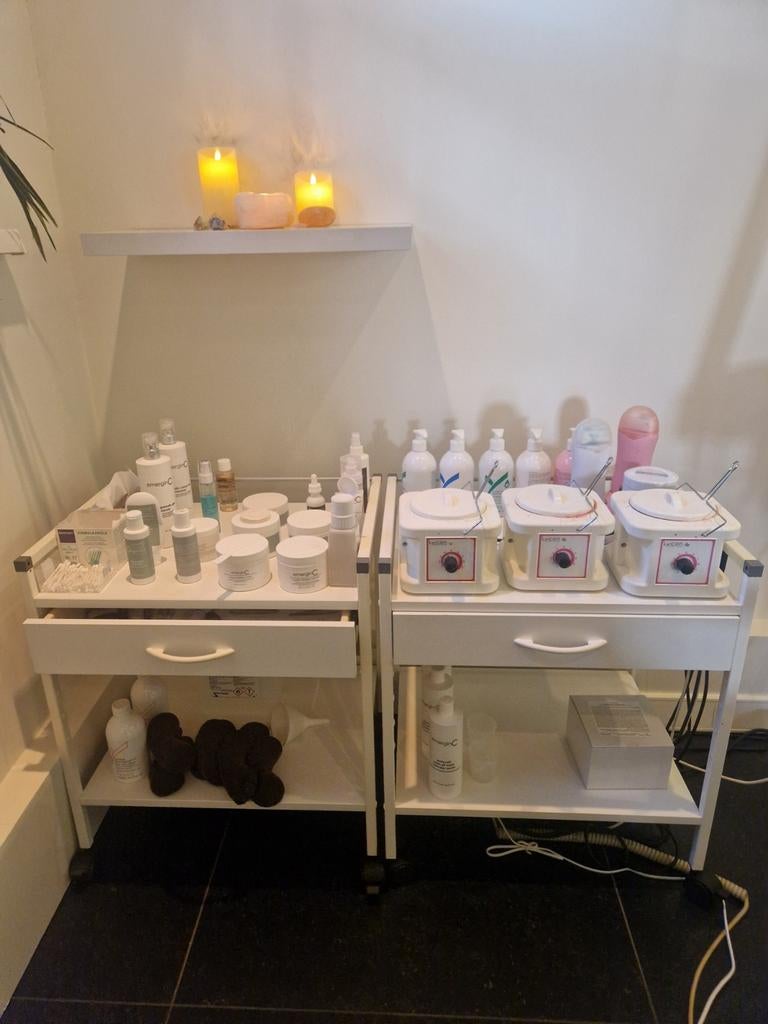 2 Werktafels voor Schoonheidssalon/Pedicure/Massage, Ophalen, Gebruikt, Wit, Metaal