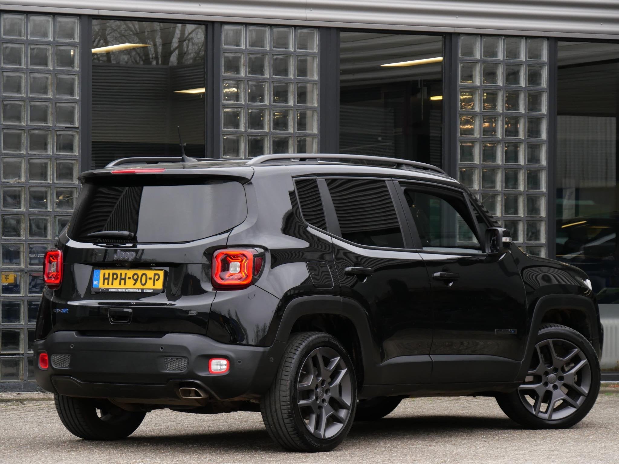 Jeep Renegade 4xe 240 PLUG-IN/ 19INCH/ LEER/ KENWOOD PREMIUM, Auto's, Jeep, Automaat, Gebruikt, 4 cilinders, Zwart