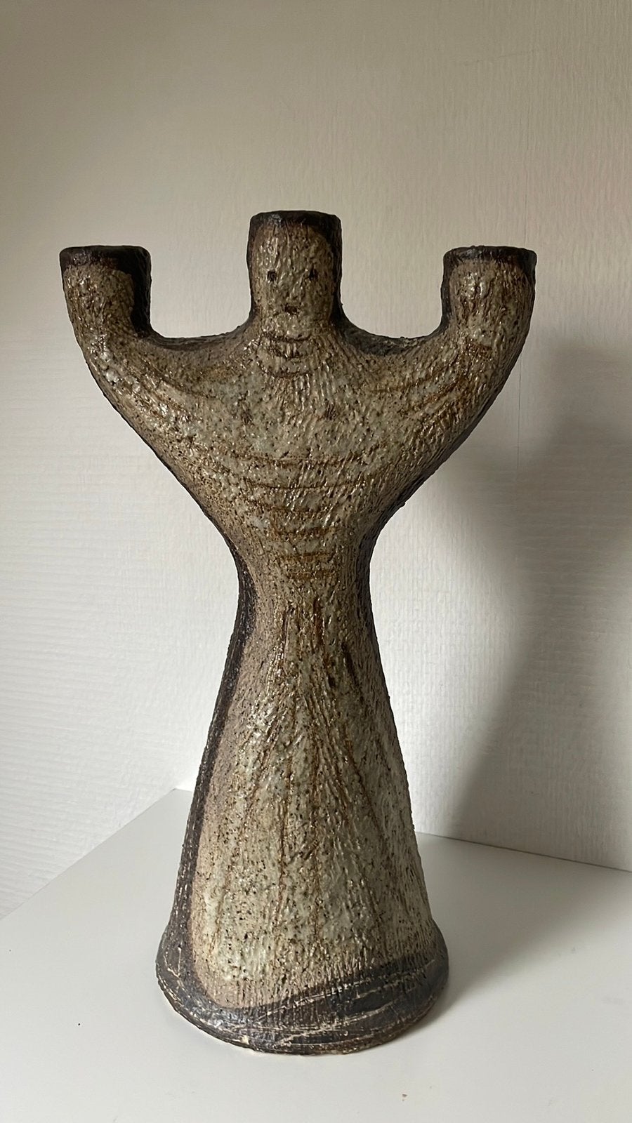 Brutalist kandelaar Jan van Stolk, Ophalen