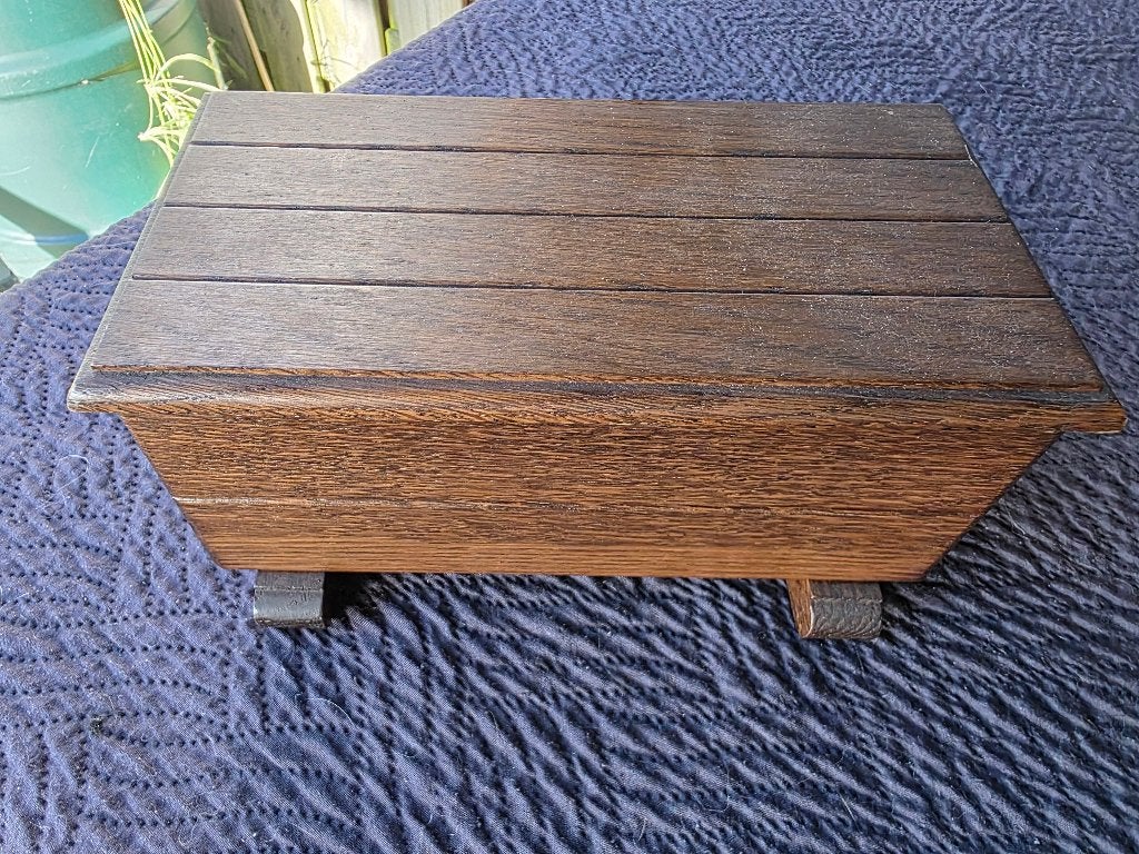 Miniatuur dekenkistje  Meubelfabriek Oisterwijk, Ophalen, Minder dan 50 cm, Gebruikt, Eikenhout