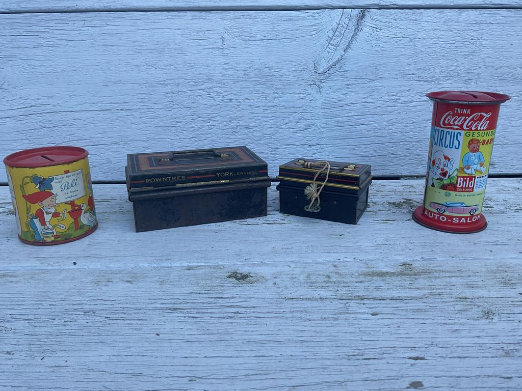 4 Oude Verzamelbare Spaarpotten - Unieke Collectie, Ophalen of Verzenden, Gebruikt, Metaal of Blik, Overige thema's