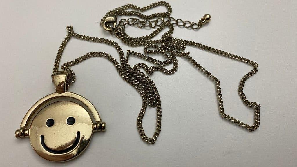 Ketting met smiley hanger, Ophalen of Verzenden, Zo goed als nieuw, Goud, Overige materialen