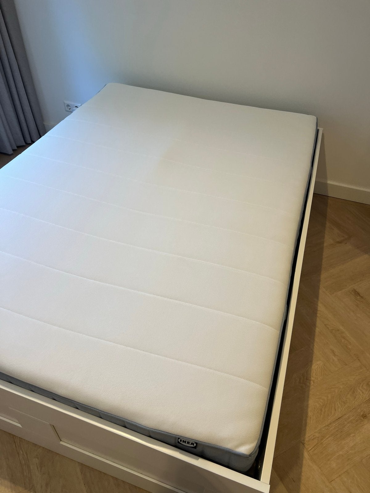 IKEA VESTERÖY pocketveringmatras, 140x200 cm, zo goed als ni, Tweepersoons, Zo goed als nieuw, Matras, 200 cm