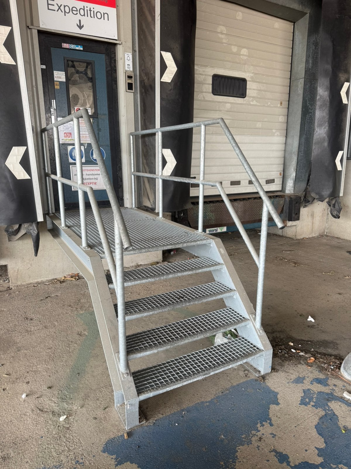 Verzinkte Bordestrap Laadperrontrap StalenTrap met Leuningen, Doe-het-zelf en Verbouw, Ladders en Trappen, Ophalen, Gebruikt, Trap