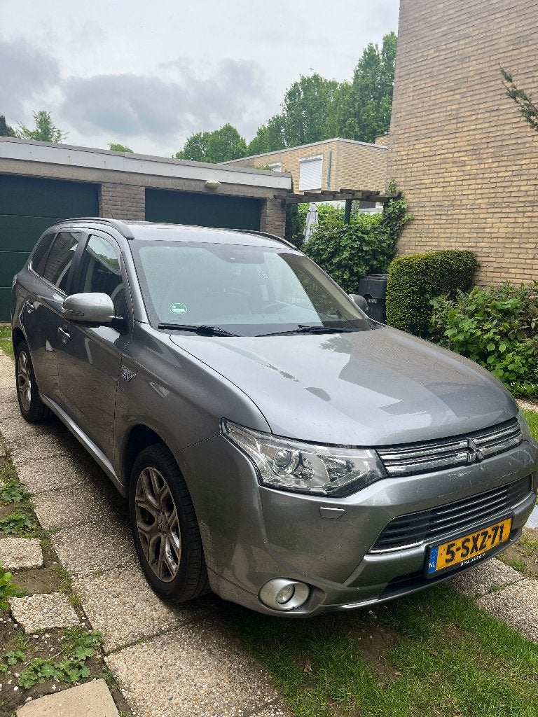 Outlander PHEV Instyle+ | Groot onderhoud 05-2026, Auto's, Mitsubishi, Outlander, Zwart, 4 cilinders, Vierwielaandrijving