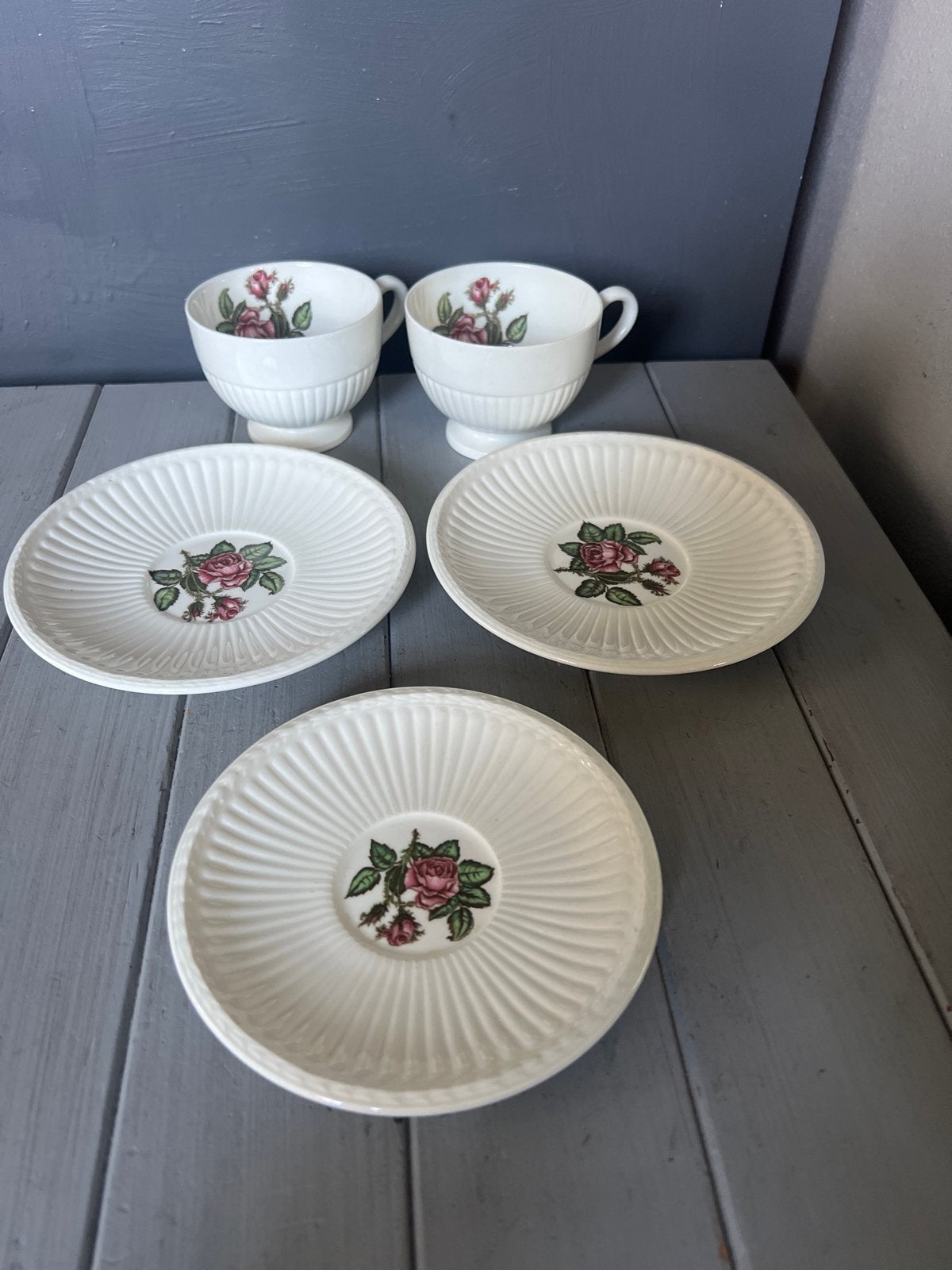 Wedgwood Moss Rose theekopjes met schotels - rozenmotief