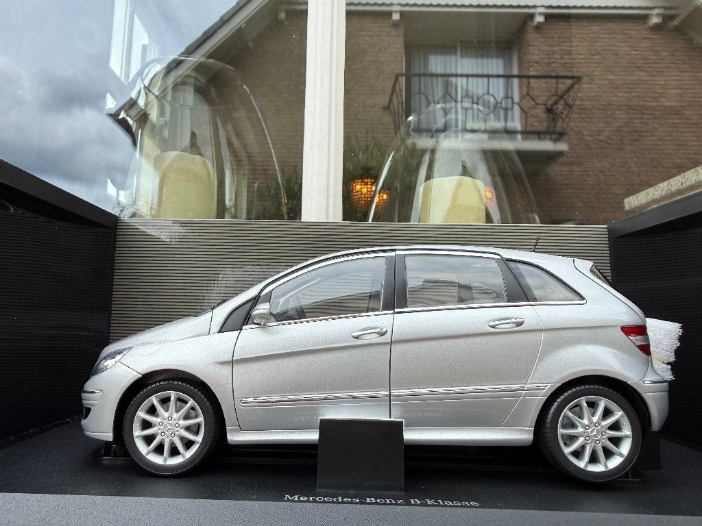 1:18 Mercedes Benz B-Klasse W245 zilver 2005 Kyosho, Hobby en Vrije tijd, Modelauto's | 1:18, Kyosho, Auto, Nieuw, Ophalen of Verzenden