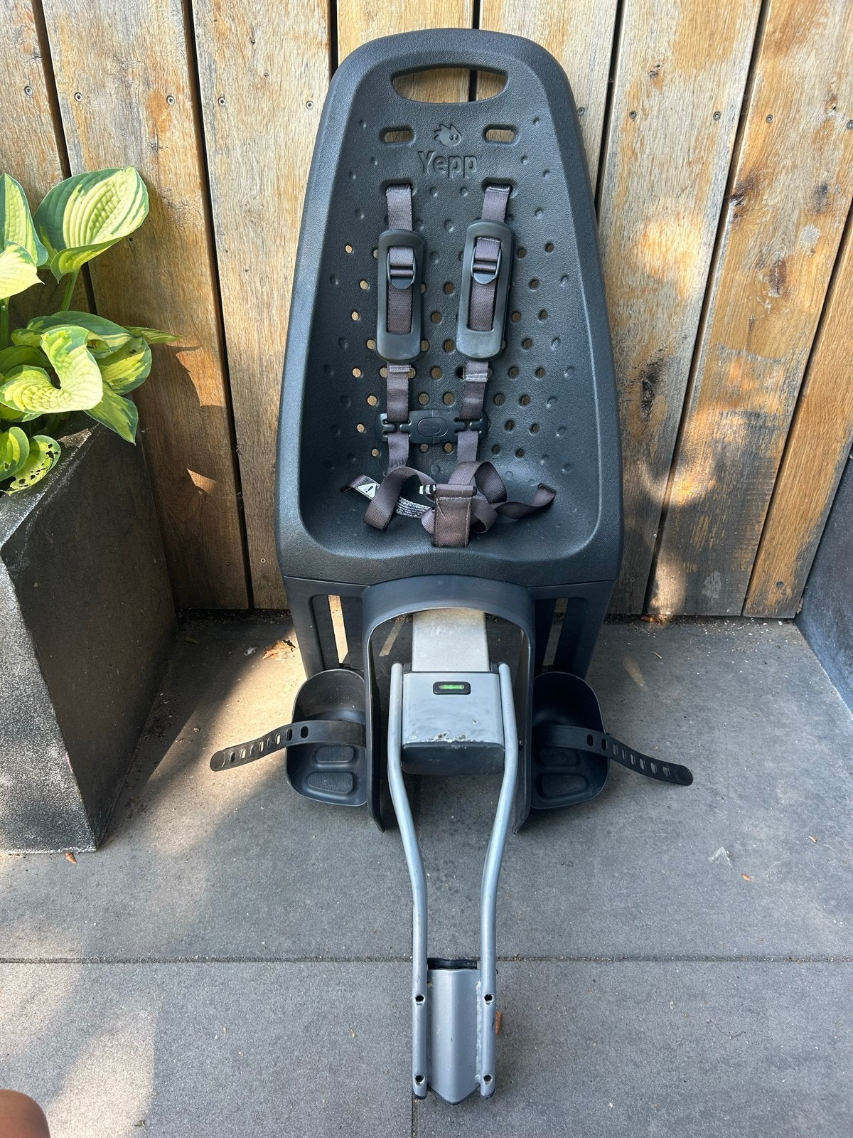 Thule Yepp Maxi Achterzitje Zwart - Elektrische fiets, Fietsen en Brommers, Fietsaccessoires | Fietsstoeltjes, Ophalen, Achterzitje