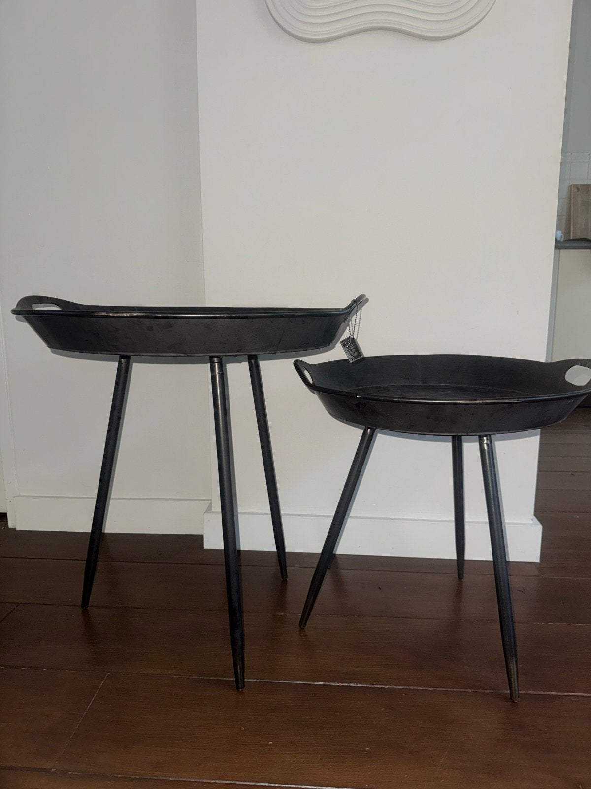 Set van 2 Home Society bijzettafels/dienbladen, 45 tot 60 cm, Minder dan 55 cm, Gebruikt, Metaal of Aluminium