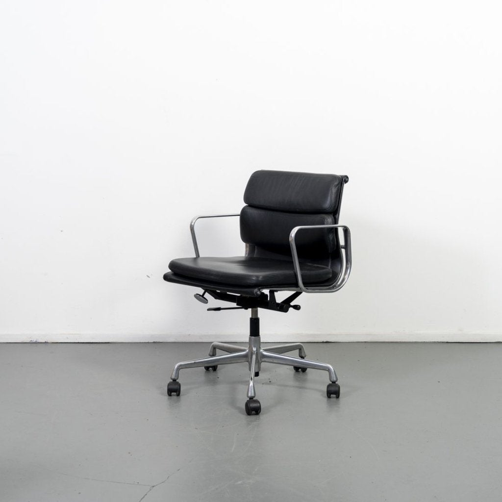 Vitra Eames EA 217 Fauteuil Zwart Leer - Aluminium, Huis en Inrichting, Niet ingevuld, Zo goed als nieuw, Niet ingevuld, Niet ingevuld