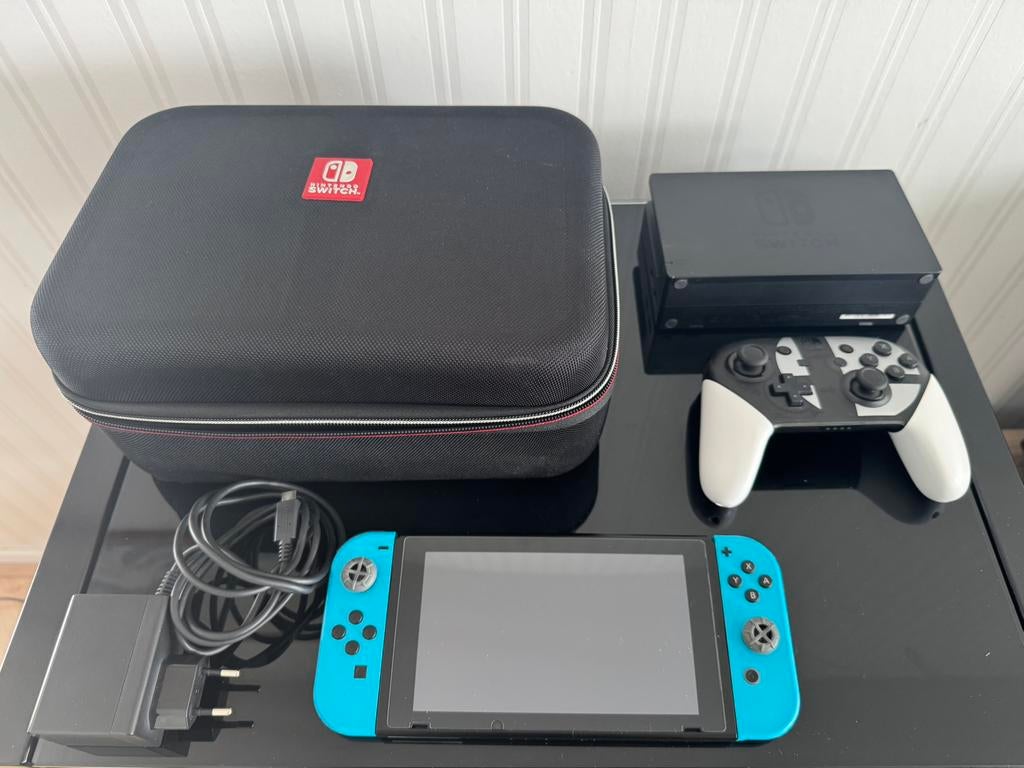 Nintendo Switch V1 Unpatched + Extra’s, Spelcomputers en Games, Spelcomputers | Nintendo Switch, Gebruikt, Switch Original, Met 2 controllers