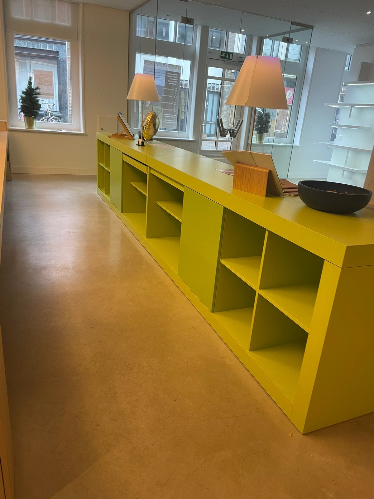 Wandkasten, Ophalen, Met deur(en), 100 tot 150 cm, Zo goed als nieuw