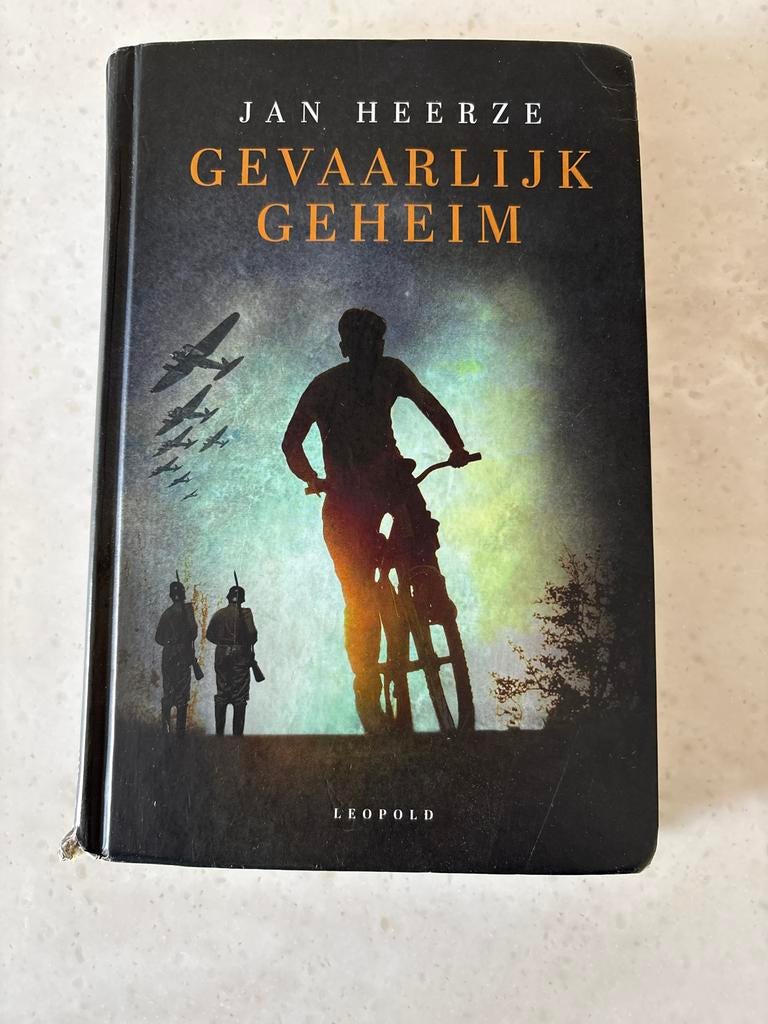 Jan Heerze - Gevaarlijk geheim, Ophalen of Verzenden, Zo goed als nieuw, Jan Heerze