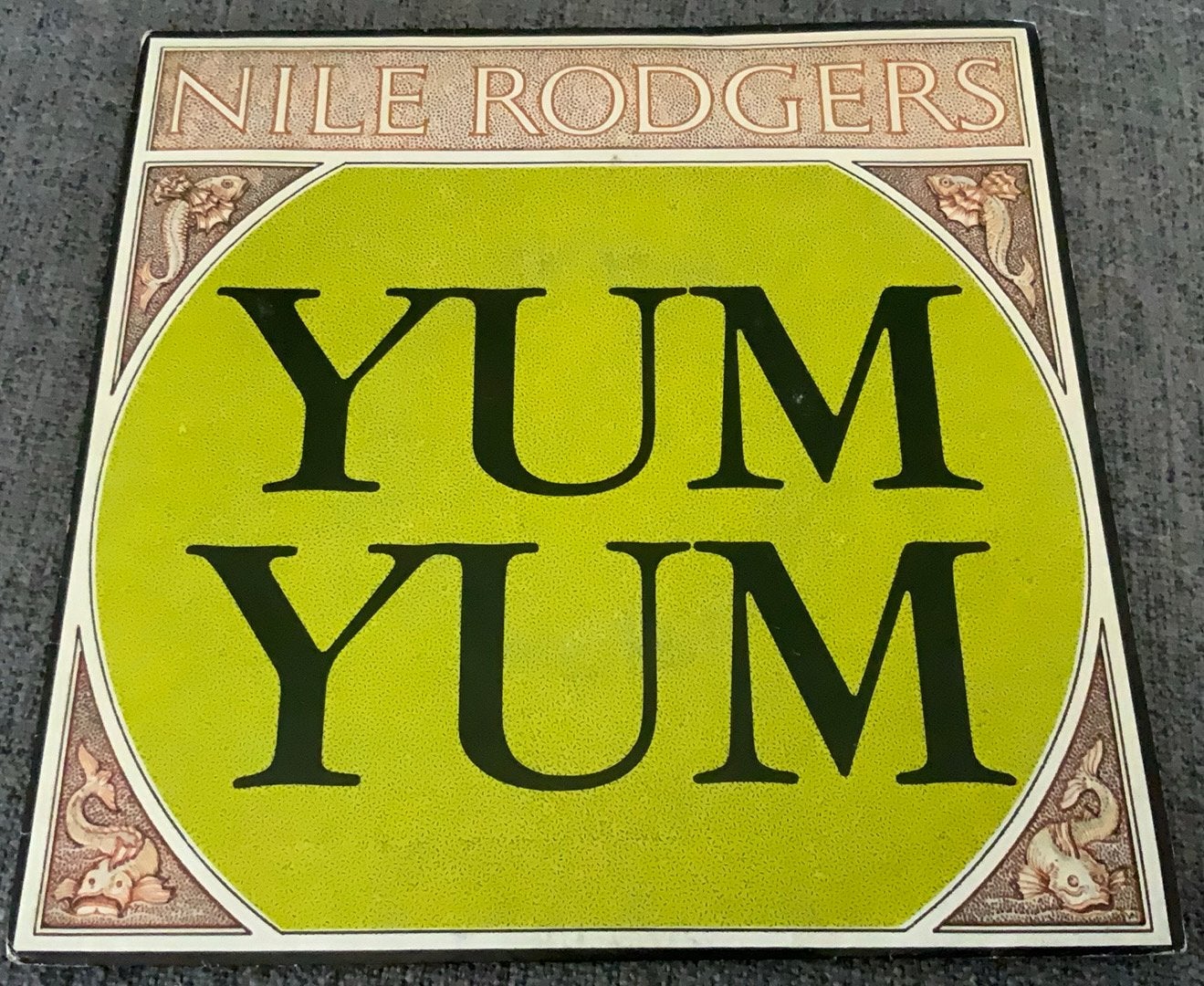 VINYL 7” SINGLE NILE RODGERS YUM YUM ‘83 ATLANTIC LABEL CHIC, Fotohoes, Verzenden, Gebruikt, Pop