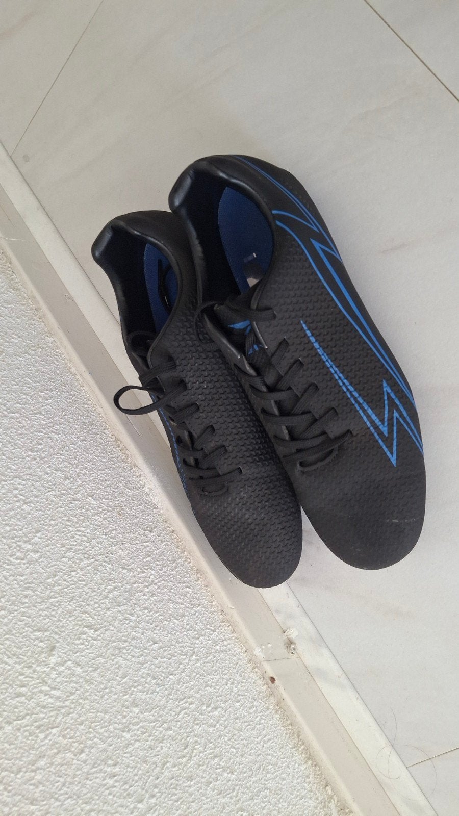 Zwarte voetbalschoenen maat 42, Sport en Fitness, Ophalen of Verzenden