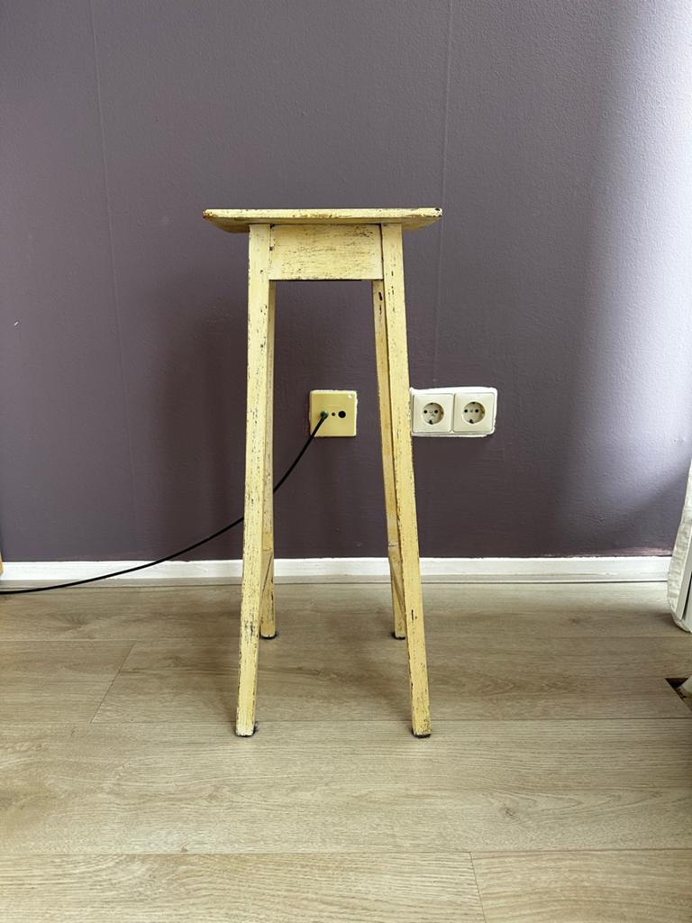 Witte houten bijzettafel/plantenkruk, Verzenden
