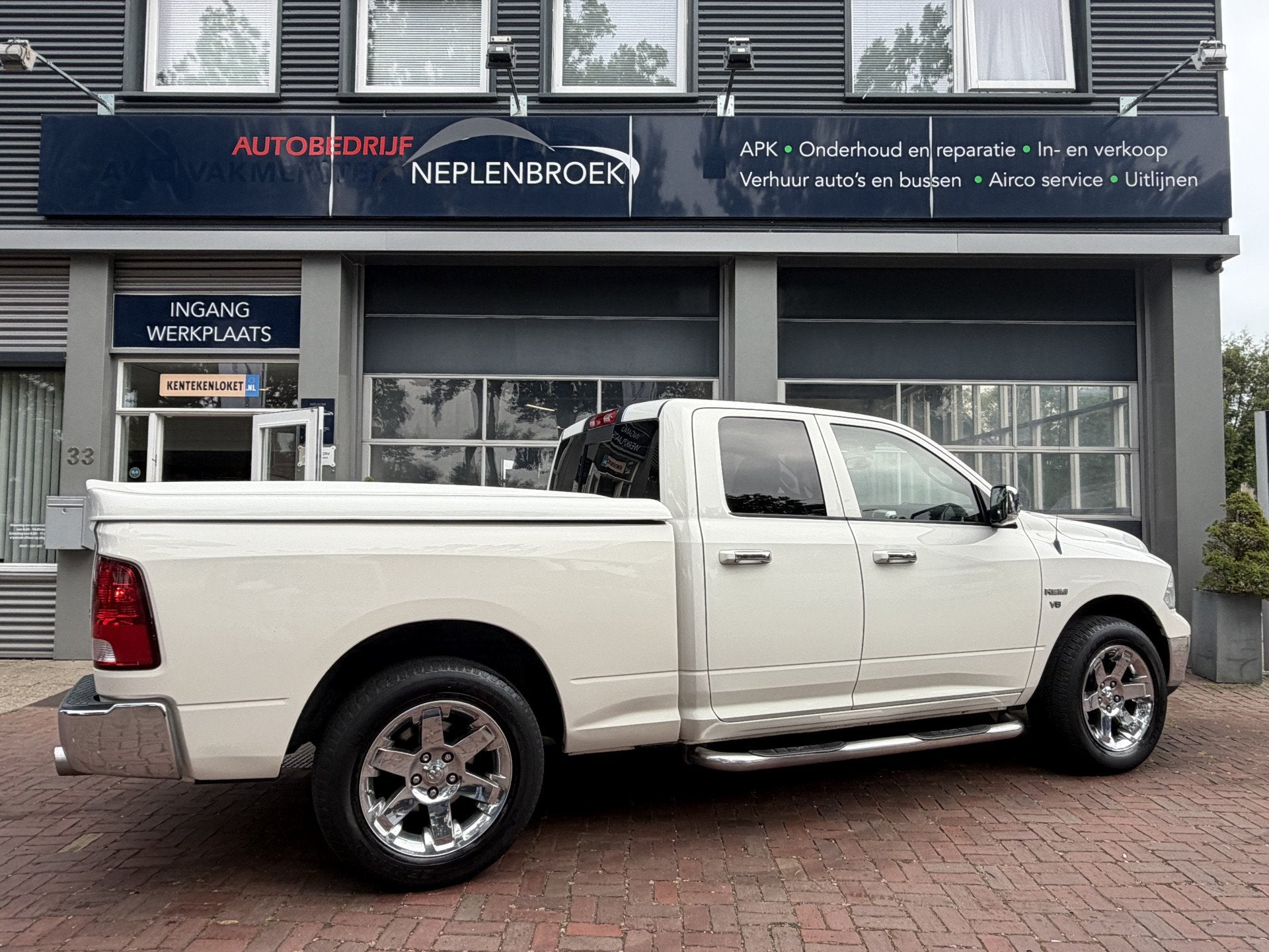 Dodge Ram 1500 5.7 V8 4x4 Quad Cab 6'4 120 Liter gas 2009 yo, Auto's, Automaat, Gebruikt, 5654 cc, Wit