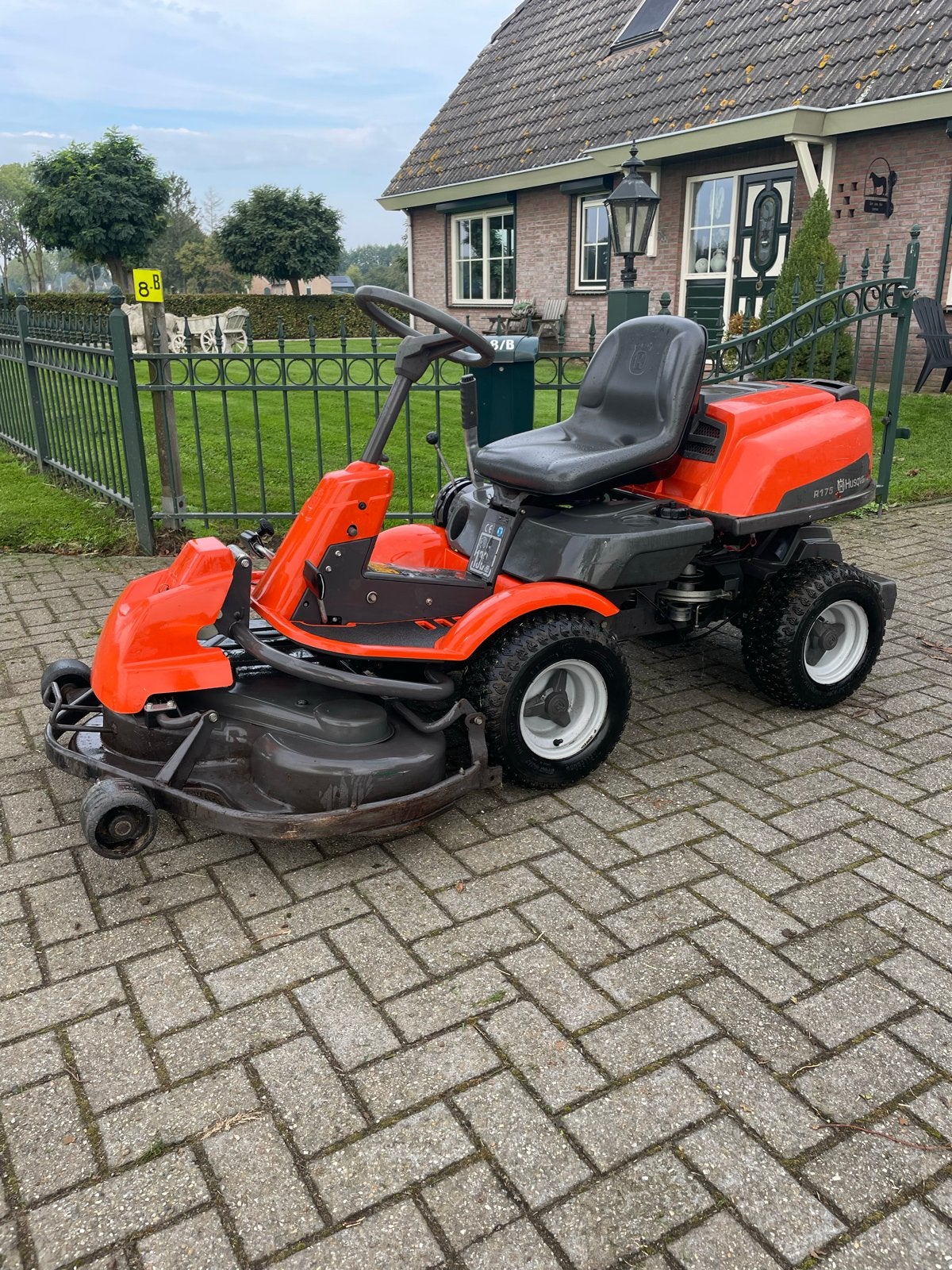 Husqvarna R175 Frontmaaier - Hydrostatisch, 17,5 pk