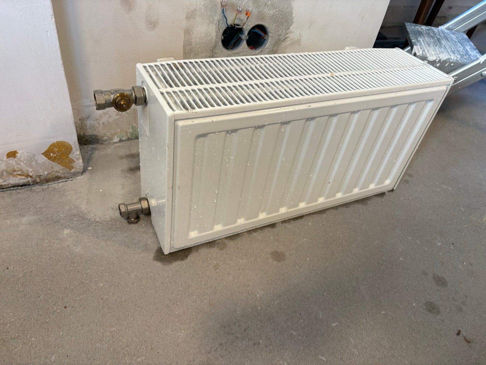 2x  radiator, gebruikt, in goede staat 300 x 600 t22, Doe-het-zelf en Verbouw, Verwarming en Radiatoren, 30 tot 80 cm, Radiator