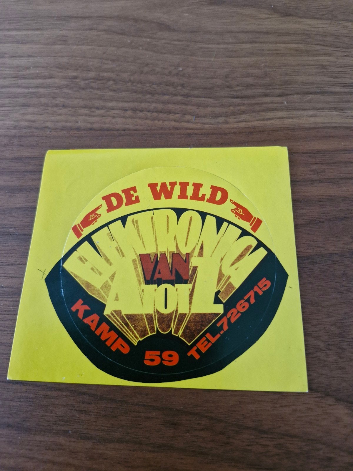 11061 Vintage sticker 'De Wild Elektronica van A tot Z Kamp', Ophalen of Verzenden, Gebruikt, Bedrijf of Vereniging