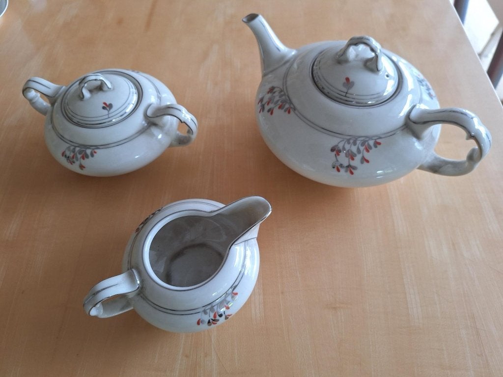 servies 3 delen, theepot, suikerpot, melkkan, Ophalen