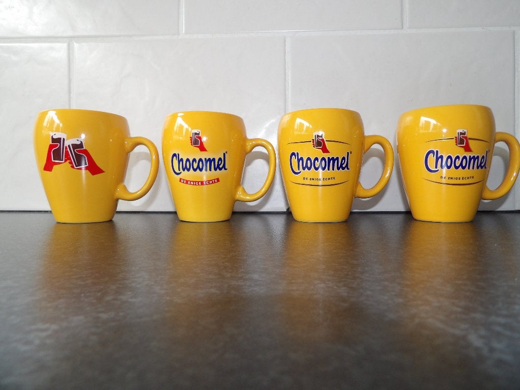 nieuw 4x Chocomel beker, Nieuw, Ophalen of Verzenden, Overige stijlen, Kop(pen) en/of Schotel(s)
