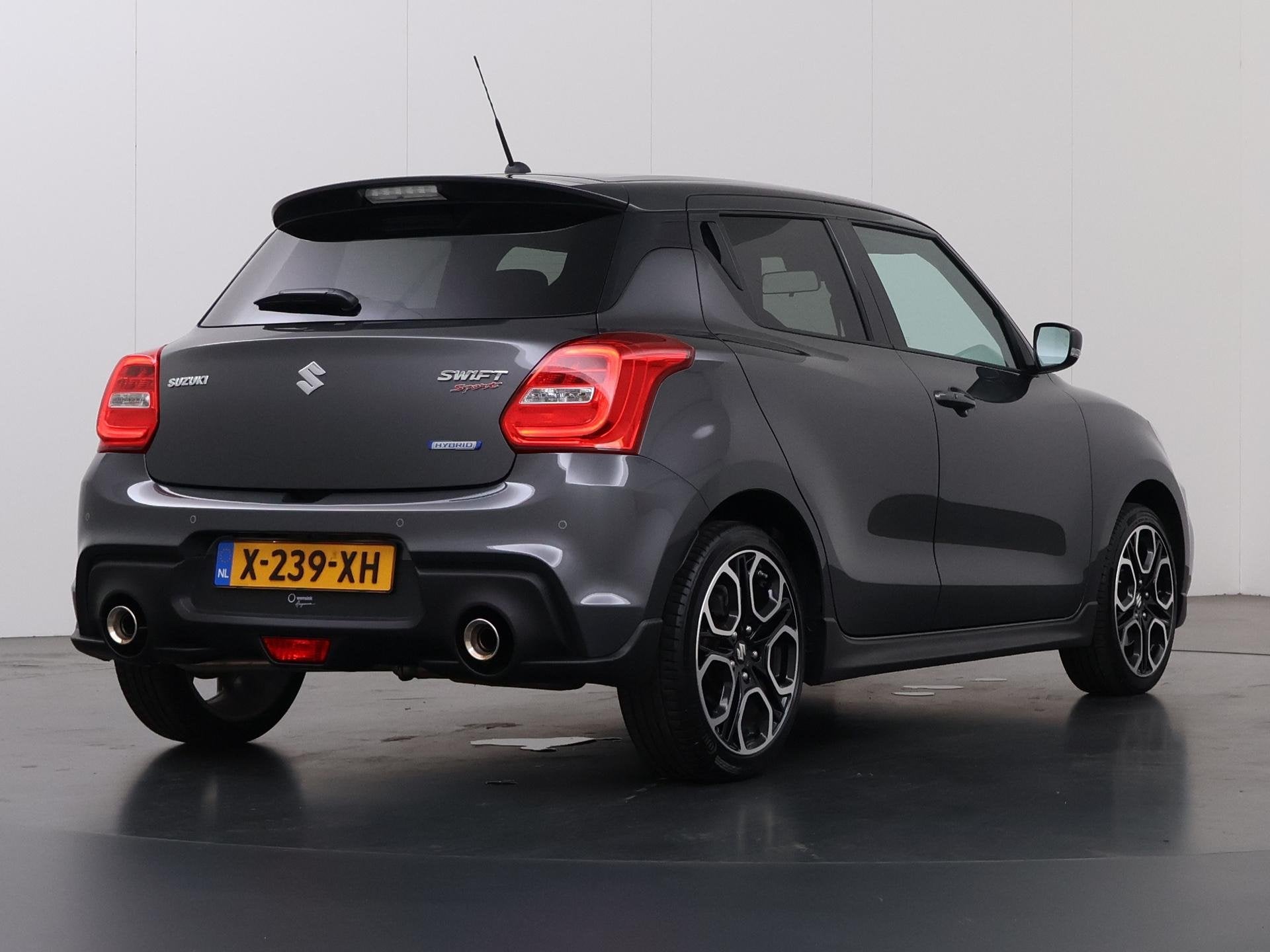 Suzuki Swift 1.4 Sport Smart Hybrid | LED | Navigatie | Spor, Voorwielaandrijving, Stof, Euro 6, 4 cilinders